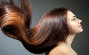 Madu Mampu Melembutkan Rambut Secara Alami
