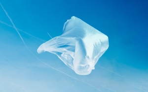 Hindari Kontak Tak Kulit dengan Plastik