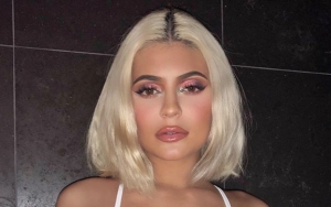 Tampil Cantik Saat Promosikan Produk Makeup, Kylie Jenner Kembali Disindir Soal Bentuk Bibir