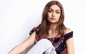 Pamer Kaki Jenjang di Pemotretan Terbaru, Celana Dalam Gigi Hadid Jadi Sorotan