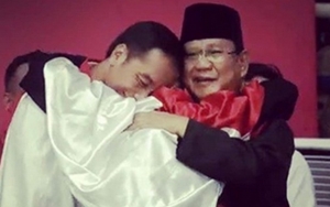 Unggah Foto Jokowi-Prabowo Pelukan, Nafa Urbach Bikin Netizen 'Adem'