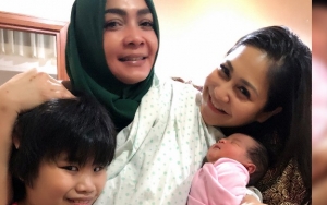 Lama Ditunggu, Mama Rieta Akhirnya Bagikan Foto Jenguk Marsha Tengker