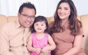 Minta Divideo, Arsy Buah Hati Ashanty Tampil Centil dan Pamer Muka 'Seksi'