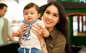 Nonton Closing Asian Games, Wajah Ganteng Bayi Sandra Dewi Kembali Curi Perhatian