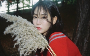 Pamer Kaki Jenjang di Bandara, Soyu Malah Diejek Norak