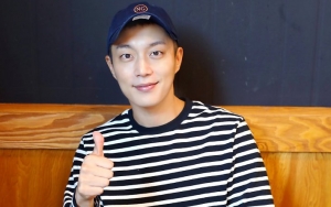 Kirim Surat untuk Fans, Yoon Doo Joon Curhat Sering Nangis Saat Baru Masuk Wamil 