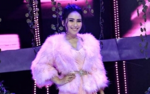 Ikut Tren Edit Wajah Dagu Lancip, Ayu Ting Ting Disebut Mirip Elsa 'Frozen'