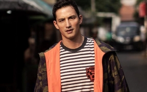 Mike Lewis Liburan di Korea Selatan Bareng Wanita Berambut Pendek, Pacaran?