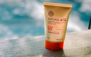Hindari Sinar Matahari Langsung dengan Sunscreen