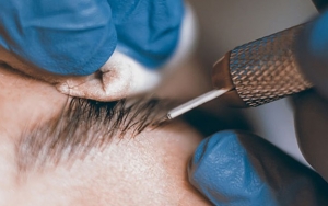 Eyebrow Microblading, Tren Sulam Alis Cantik yang Bisa Mematikan