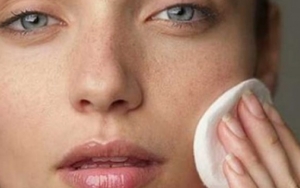 Menimbulkan Reaksi pada Produk Kecantikan Tertentu