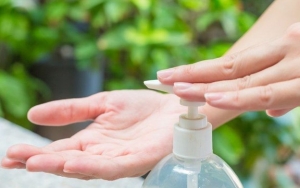 Jauhi Sumber Kuman dan Bakteri dengan Selalu Cuci Tangan dan Membawa Sanitizer