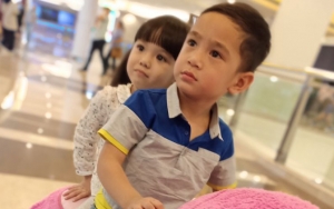 Bikin Gemas, Begini Ekspresi Gempi Ketika Terciduk Berduaan Bareng Rafathar