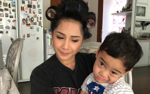 Nagita Bikin Kue Bareng Rafathar, Warganet Syok Lihat Tumpukan Piring Kotor