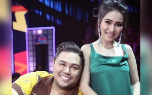 Tulis Kalimat Romantis Saat Foto Bareng Ayu Ting Ting, Ivan Gunawan Bikin Baper