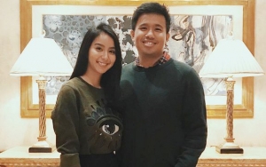 Sudah Akrab dengan Keluarga Sang Kekasih, Tangan 'Nakal' Joshua Suherman Bikin Salfok