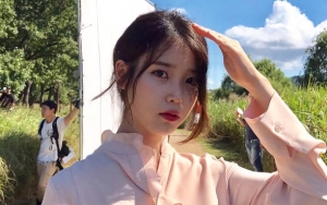 Rayakan Ulang Tahun Debut Ke-10, IU Adakan Pesta Kostum