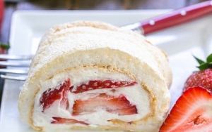 Stroberi Keju Roulade