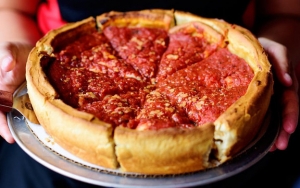 Deep-dish Pizza dari Chicago