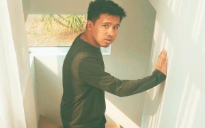 Sedang LDR dengan Kekasih di Australia, Kocaknya Joshua Suherman Pesan Ojek untuk Bertemu