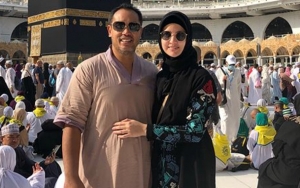 Usai Sholat Dihujat Najis, Nia Ramadhani Kembali Dibully Tak Berhijab Saat Temani Suami Operasi