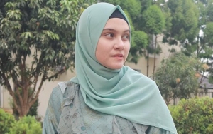 Unggah Foto Ini, Mata 'Bule' Putra Kedua Zee Zee Shahab Bikin Netter Terpukau