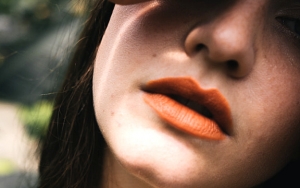 Trik untuk Membuat Bibir Terlihat Tipis Atau Tebal