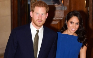 Super Romantis, Pangeran Harry Benahi Rambut Meghan Markle yang Tertiup Angin