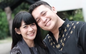 Beredar Foto Gilang Dirga Datangi Makam, Sang Istri Kembali Keguguran?
