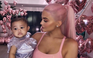 Sudah Mulai Belajar Berjalan, Begini Lucunya Tingkah Putri Kylie Jenner