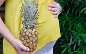 Ibu Hamil yang Mengidap Diabetes Gestasional Harus Membatasi Konsumsi Nanas dan Durian