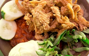 Warung DH Vegetarian yang Terkenal dengan Menu Bebek