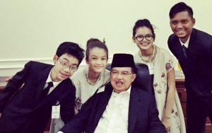 Joget Bareng Sang Cucu, Wapres Jusuf Kalla Sukses Bikin Netter Ngakak
