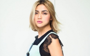 Jadi Juri Tamu Pencarian Bakat Model, Jessica Iskandar  Dicibir Typo Dan Lagi-Lagi Gaya Ngangkang