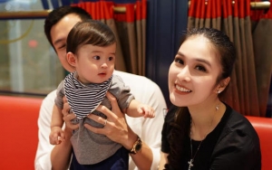 Menggemaskan, Raphael Putra Sandra Dewi Potong Rambut Sambil Lakukan Ini