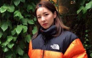 Dandan Gotik Ala Vampir, Sandara Park Bikin Heboh Paris Fashion Week