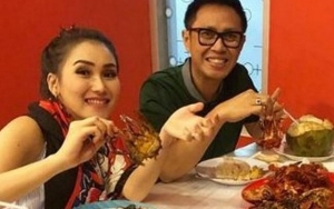 Makan Kepiting Legendaris, Tubuh Kurus Ayu Ting Ting Disorot Netter