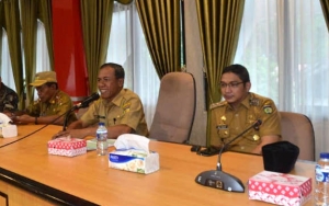 Beredar Foto Walikota Palu Tidur Usai Tinjau Korban Gempa, Warganet Bandingkan dengan Pasha Ungu