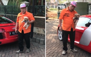 Tajir Melintir, Hotman Paris Pamer Mobil Mewah untuk Ajak Anjingnya Jalan-jalan