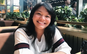 Peringati Hari Batik Nasional, Amel Carla Pernah Dikerjai Sang Ibu Tidak Naik Kelas