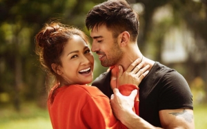 Pamer Foto Bareng Suami yang Bertelanjang Dada, Tata Janeeta Diingatkan Netter Banyak Pelakor