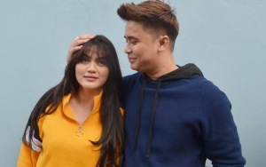 Billy Syahputra Nyosor Cium, Gaya Hilda Vitria Duduk 'Ngemper' dan Ngangkang Jadi Sorotan Netizen