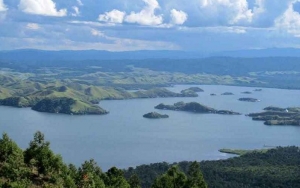 Nikmati Indahnya Berkemah di Danau Tambing