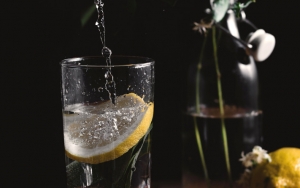 Manfaat Minum Air Perasan Lemon di Pagi Hari