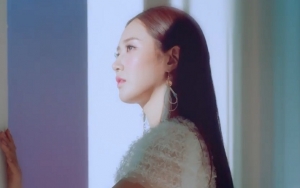 Akhirnya Jadi Solois Usai 11 Tahun Debut SNSD, Yuri Rilis MV 'Into You'