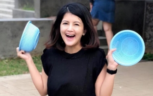 Anti Mainstream, Falling Stars Challenge Tania Putri 'Kepompong' Bikin Ibu Rumah Tangga Bangga