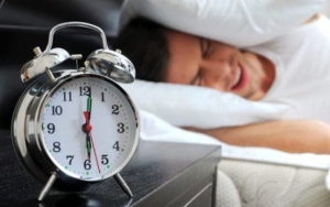 Jam Tidur yang Kacau Dapat Menyebabkan Mata Panda