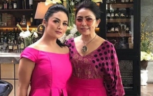 Terciduk Ngelike Foto Makan Mayangsari, Krisdayanti-Umi Pipik Kembali Dibully 'Sesama Pelakor'