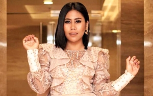 Kisah Asmara Jarang Terekspos Media, Undangan Pernikahan Evi Masamba Tersebar di Dunia Maya