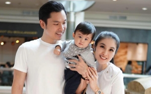 Sang Putra Lebih Lengket dengan Papanya, Sandra Dewi Ungkap 'Kekesalan'